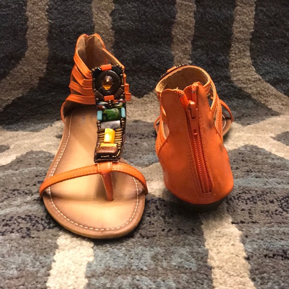 Sandals. - Picture 2 of 5